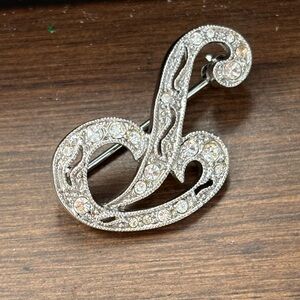 Vintage Monet brooch/ silver tone/ measures 1 in/ very good condition
